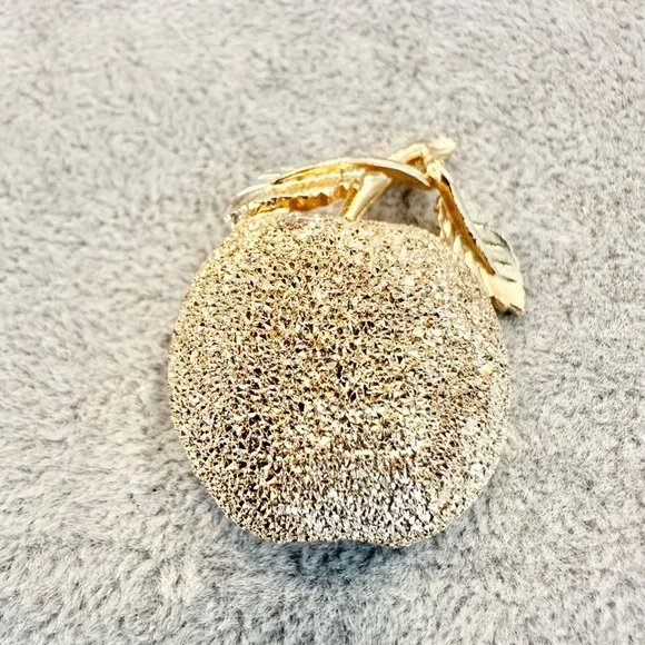 Vintage Gold Tome Sparkly Diamond Cut Textured Apple Brooch Pin - Picture 2 of 6